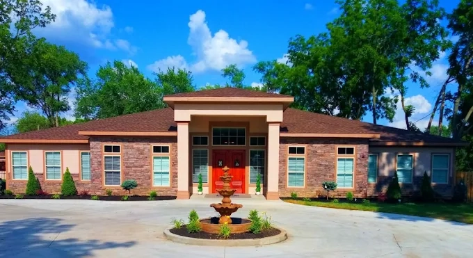 Front view of Goshen Dan House senior care residence